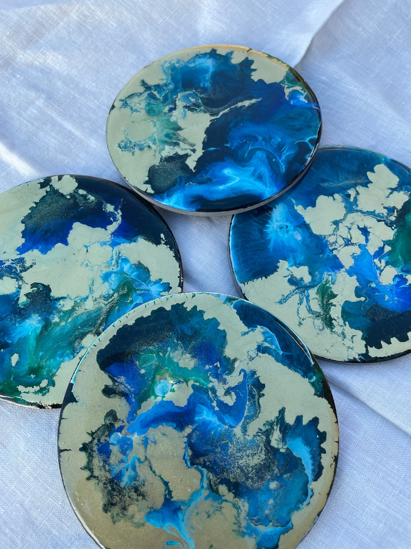 Posavasos redondos de pizarra y resina.