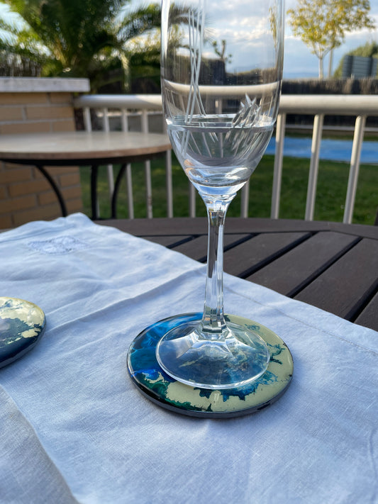 Posavasos redondos de pizarra y resina.