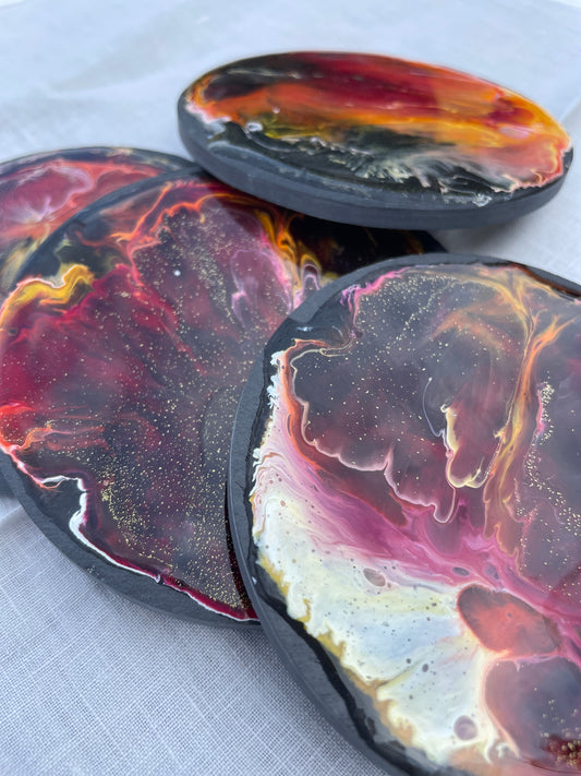 Posavasos redondos de pizarra y resina.