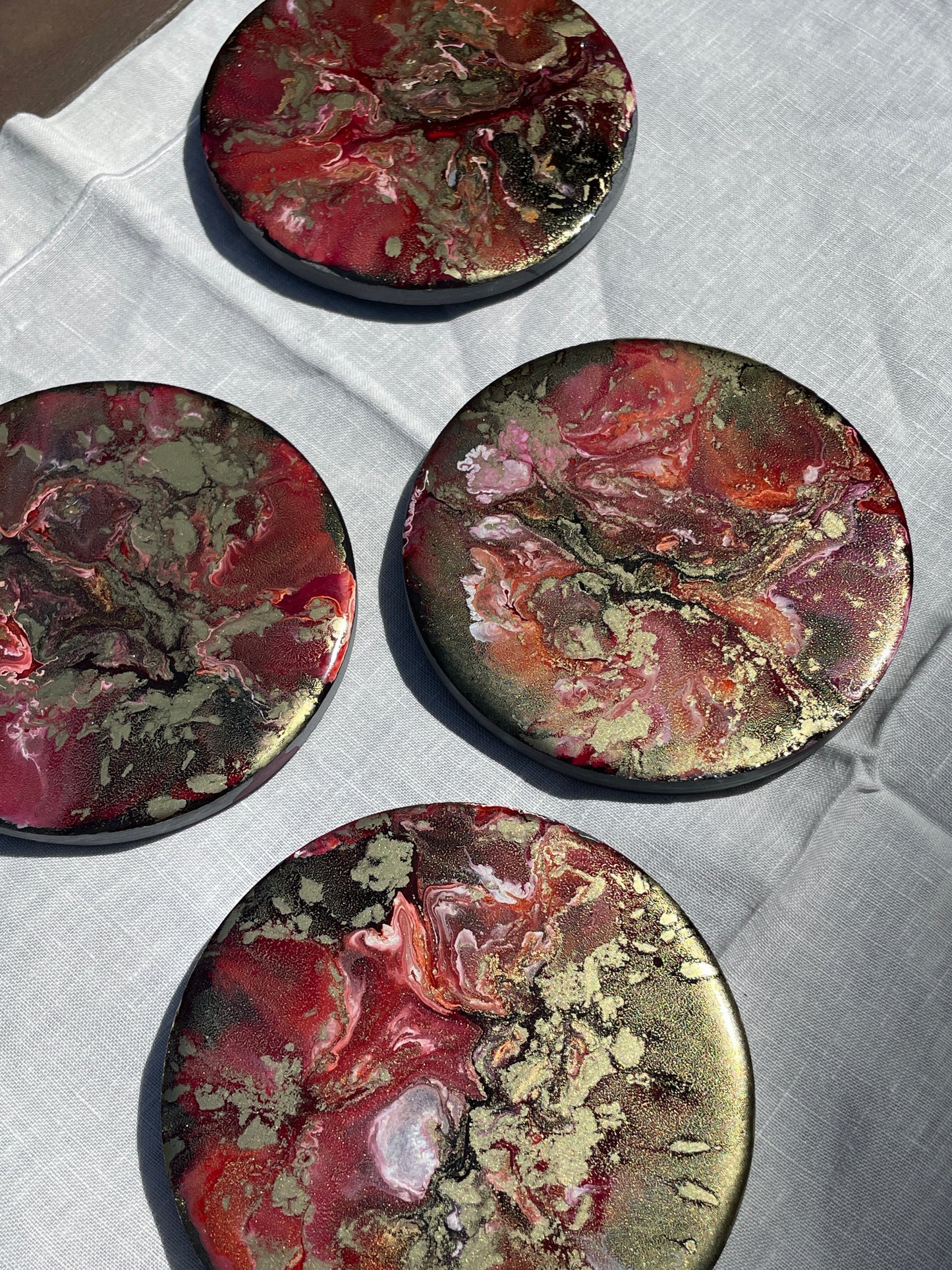 Posavasos redondos de pizarra y resina.