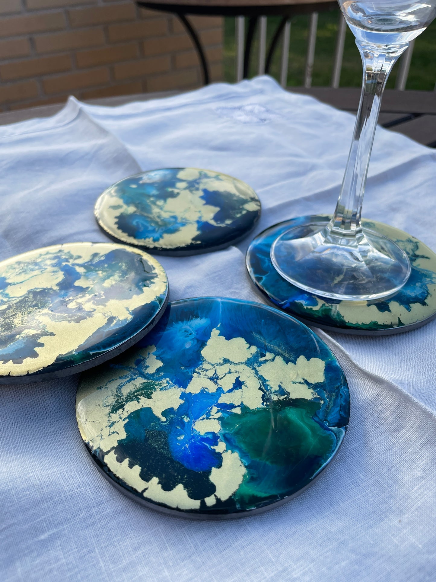 Posavasos redondos de pizarra y resina.