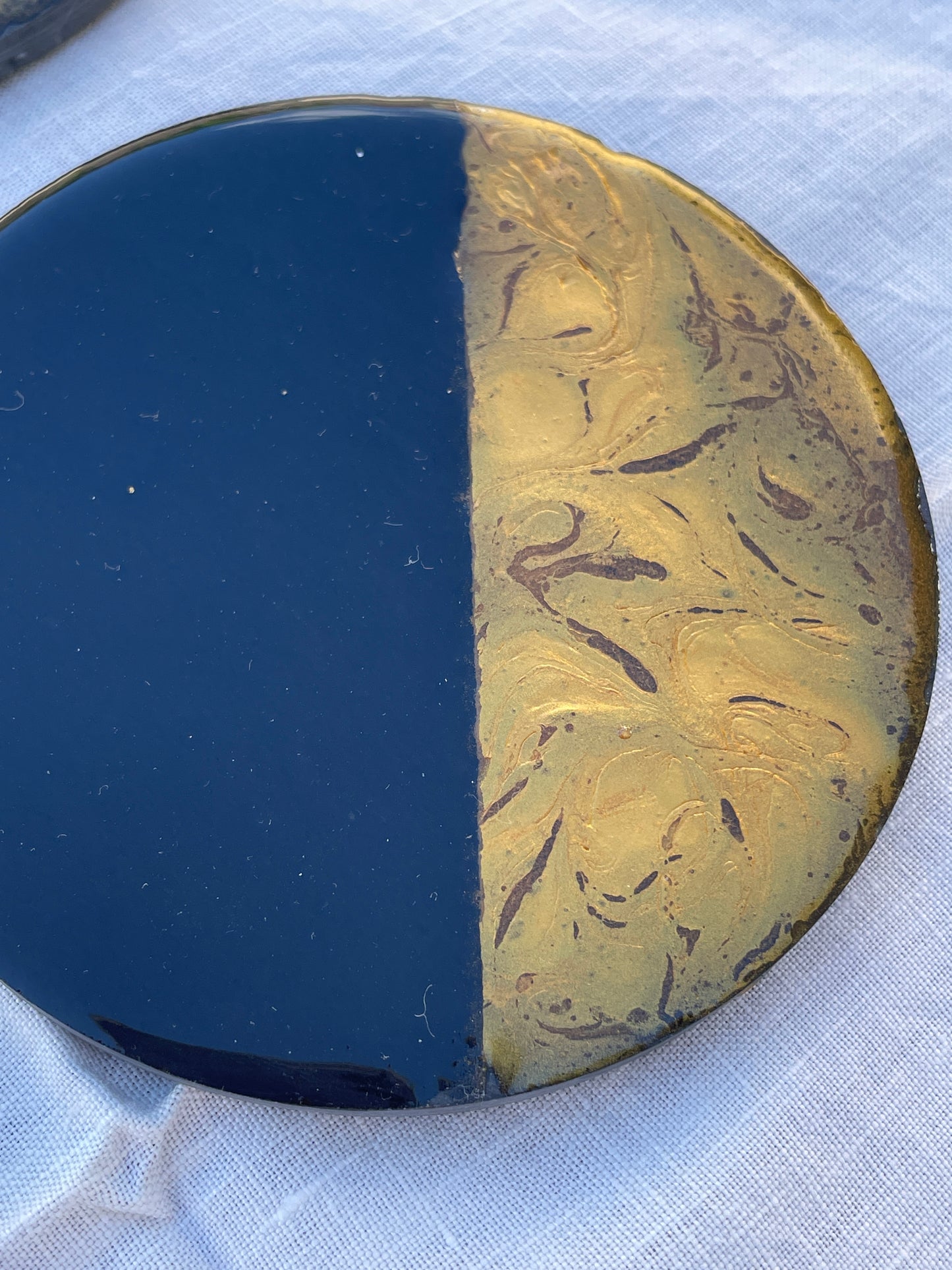 Posavasos redondos de pizarra y resina.